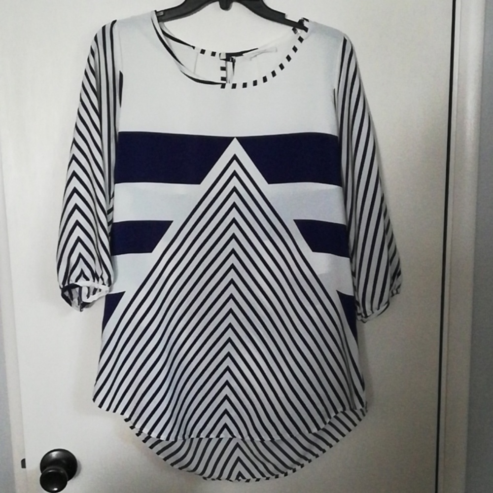 Peach Love California navy &white top